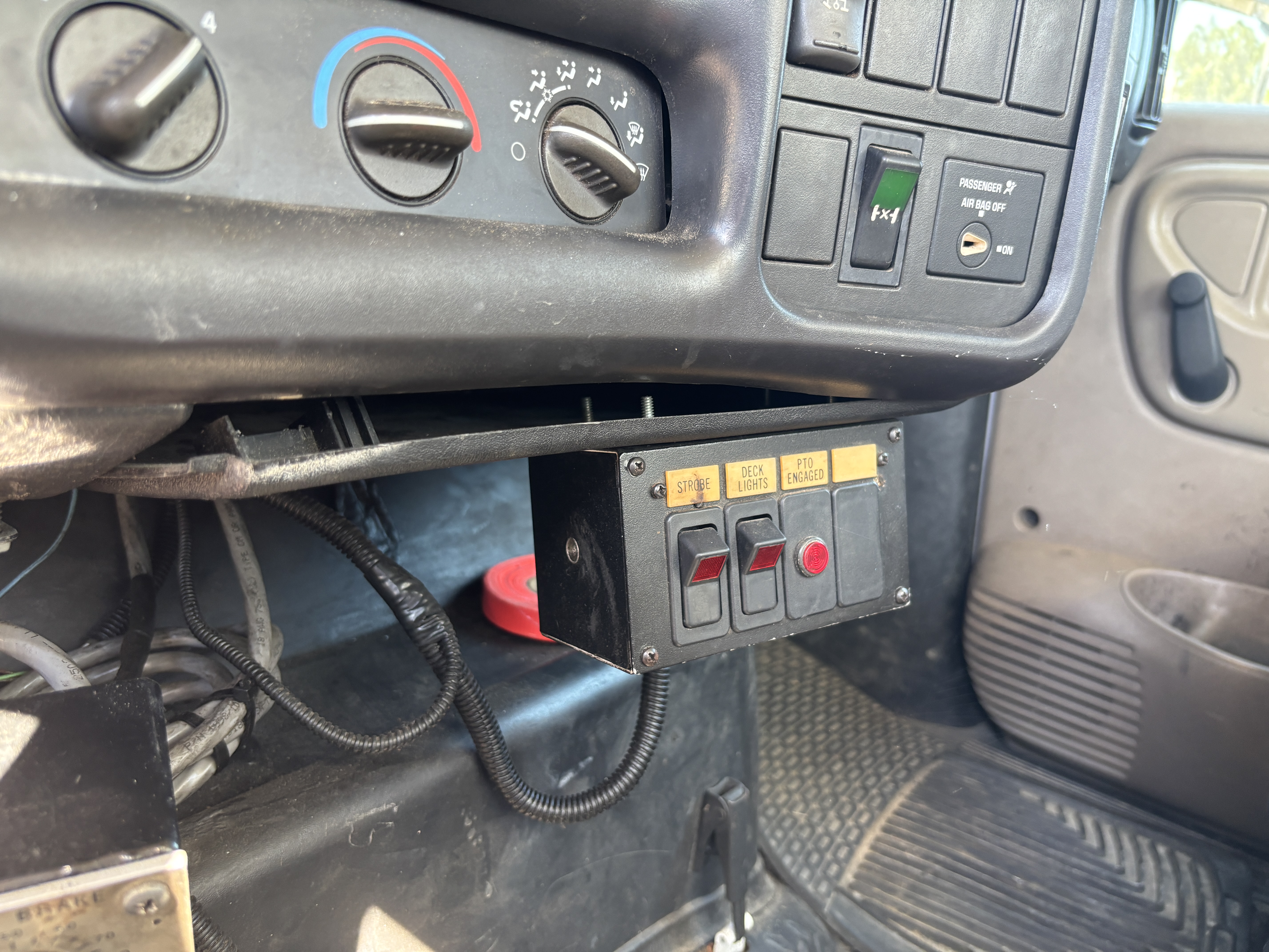 2005 CHEVROLET C7500 - Image 11